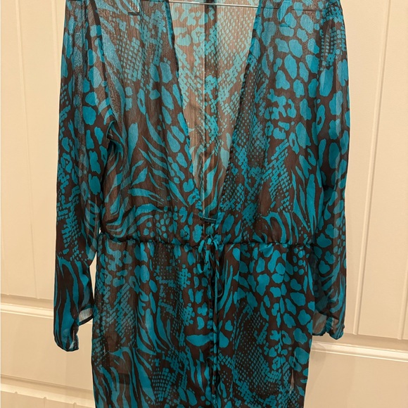 Antthony tunic features - Picture 3 of 10